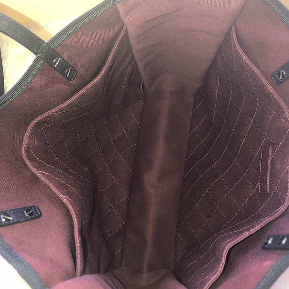 Pre loved authentic Chanel tote - Picture 8 of 16